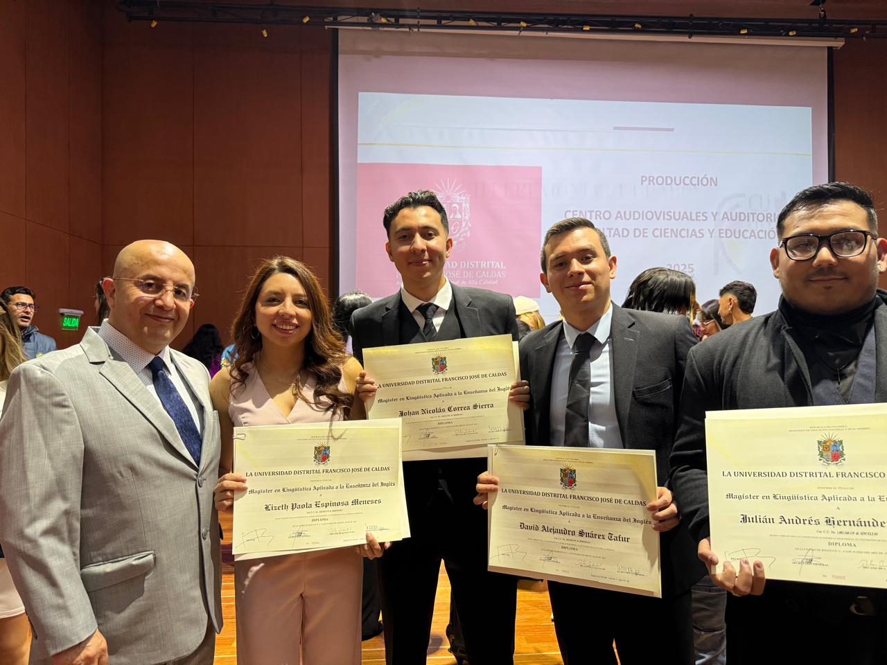 Galeria: Fotografía graduados 2025 1 G