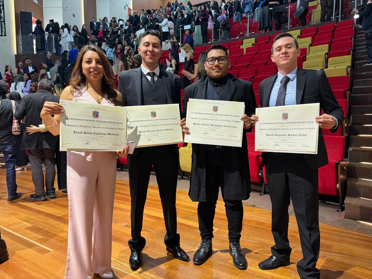 Galeria: Fotografía graduados 2025 1 B