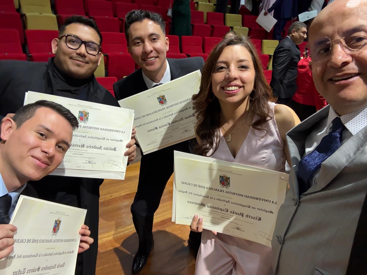 Galeria: Fotografía graduados 2025 1 A